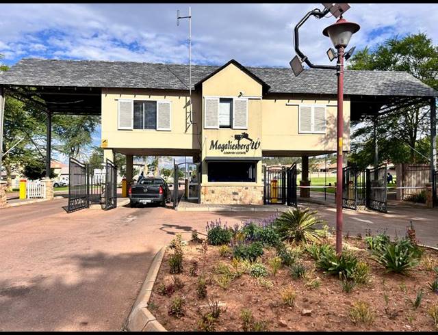 LAND FOR SALE IN MAGALIESBERG COUNTRY ESTATE